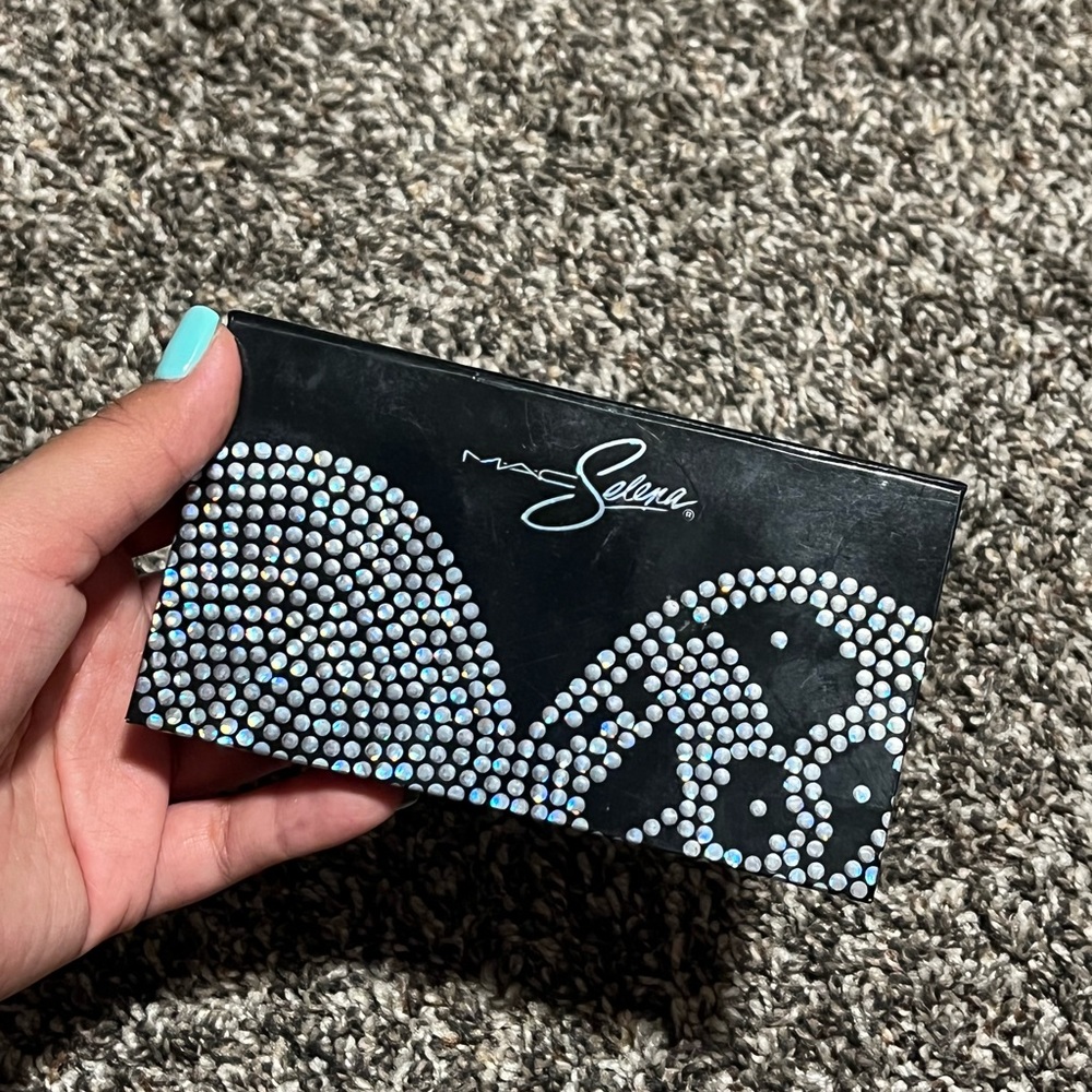 MAC selena eyeshadow palette